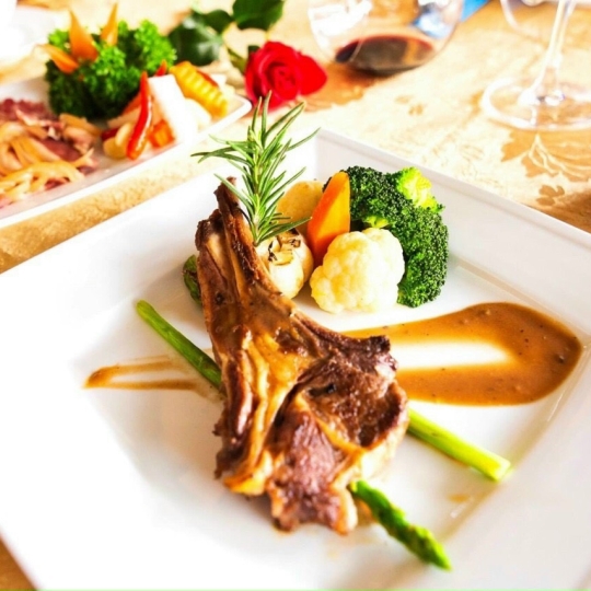 Sườn Cừu Sốt Tiêu Đen